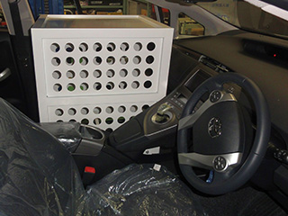 PHV改造実験車　運転席
